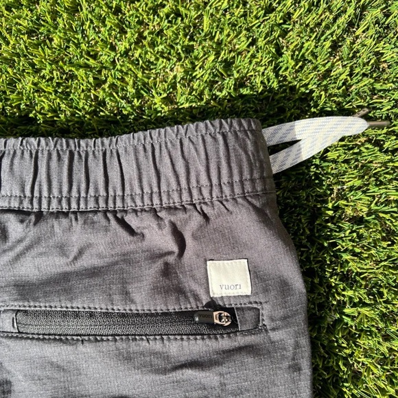Vuori Shorts - Picture 3 of 4